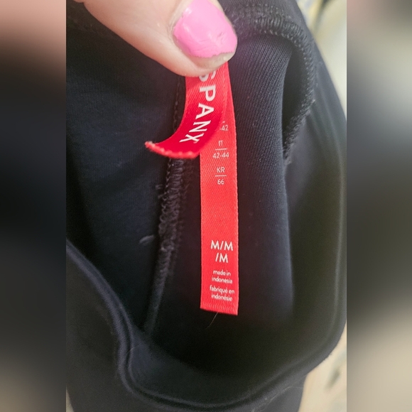 SPANX Airessentials Mock Neck Top In Classic Navy. Size Medium - Picture 4 of 11